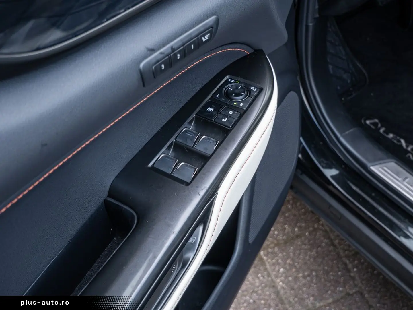 NX 450h   Executive ACC LED 360  Interieur-Pak.