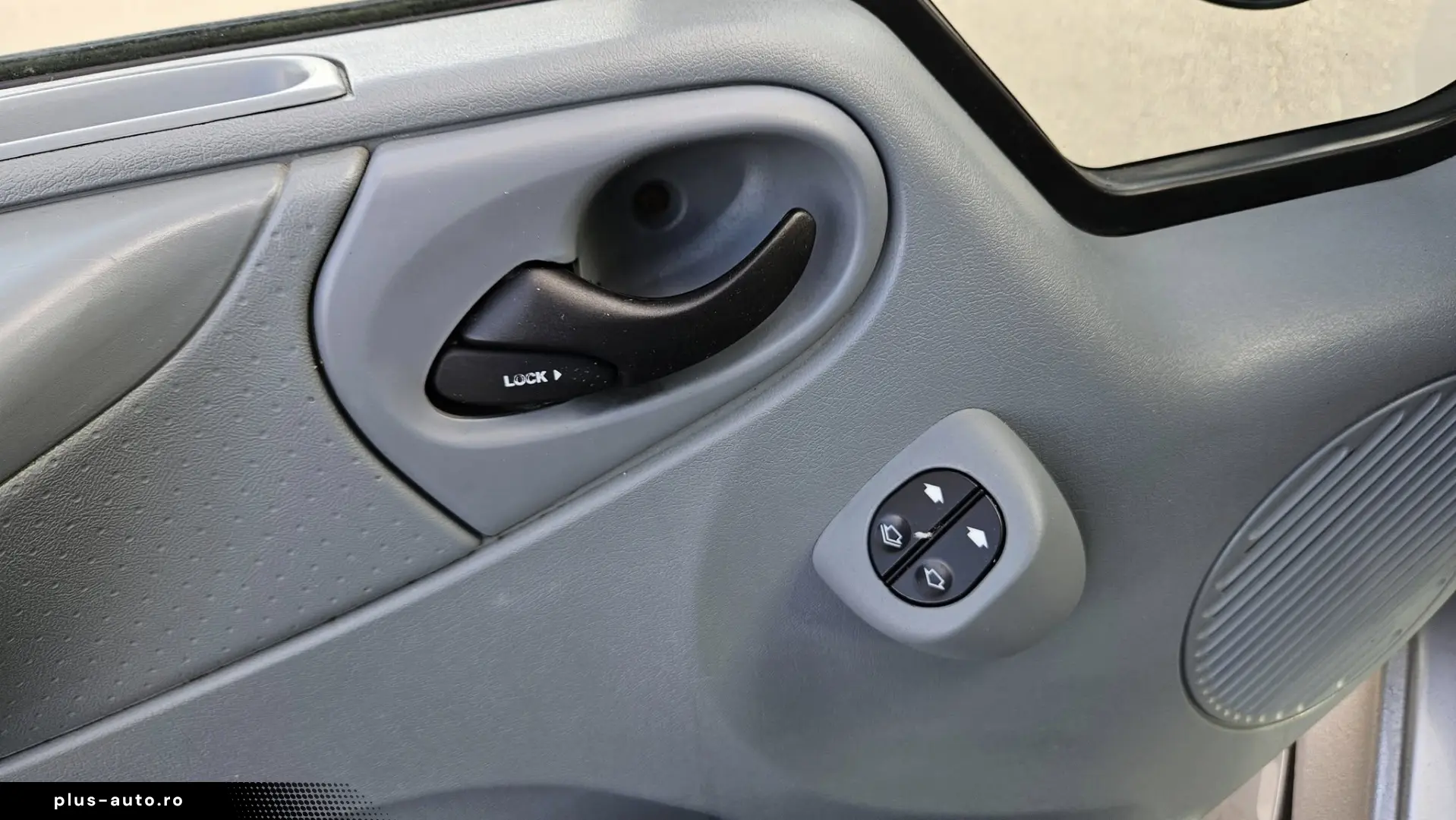 FORD TRANSIT 9 LOCURI 2011