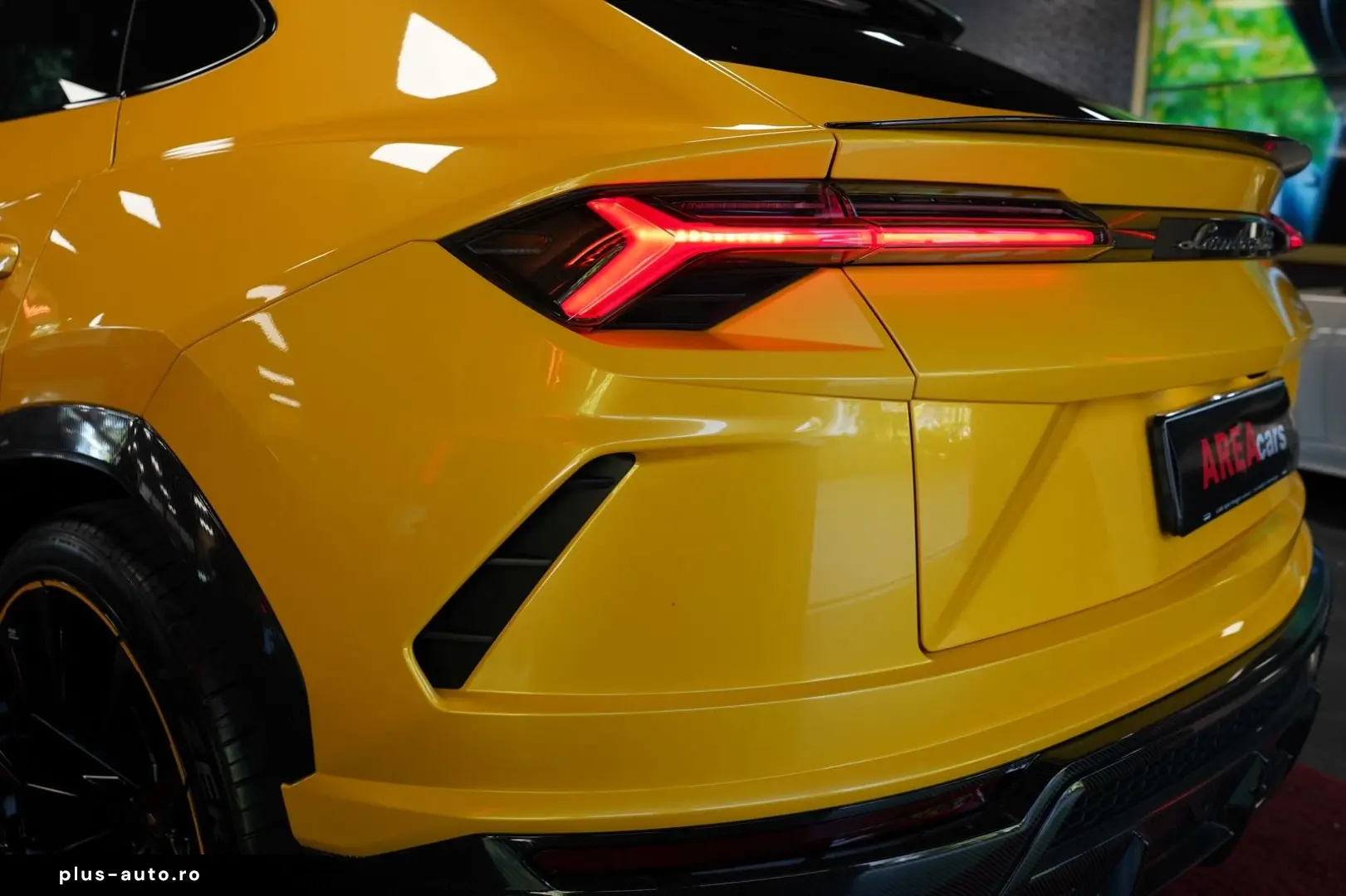 Urus P.CAPSULE AKRAPOVIC CARBON PANO HUD 360