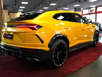 Urus P.CAPSULE AKRAPOVIC CARBON PANO HUD 360