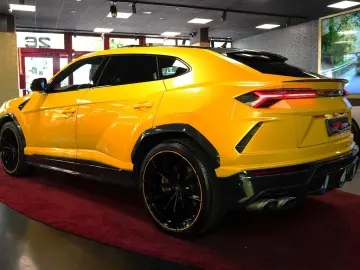Urus P.CAPSULE AKRAPOVIC CARBON PANO HUD 360