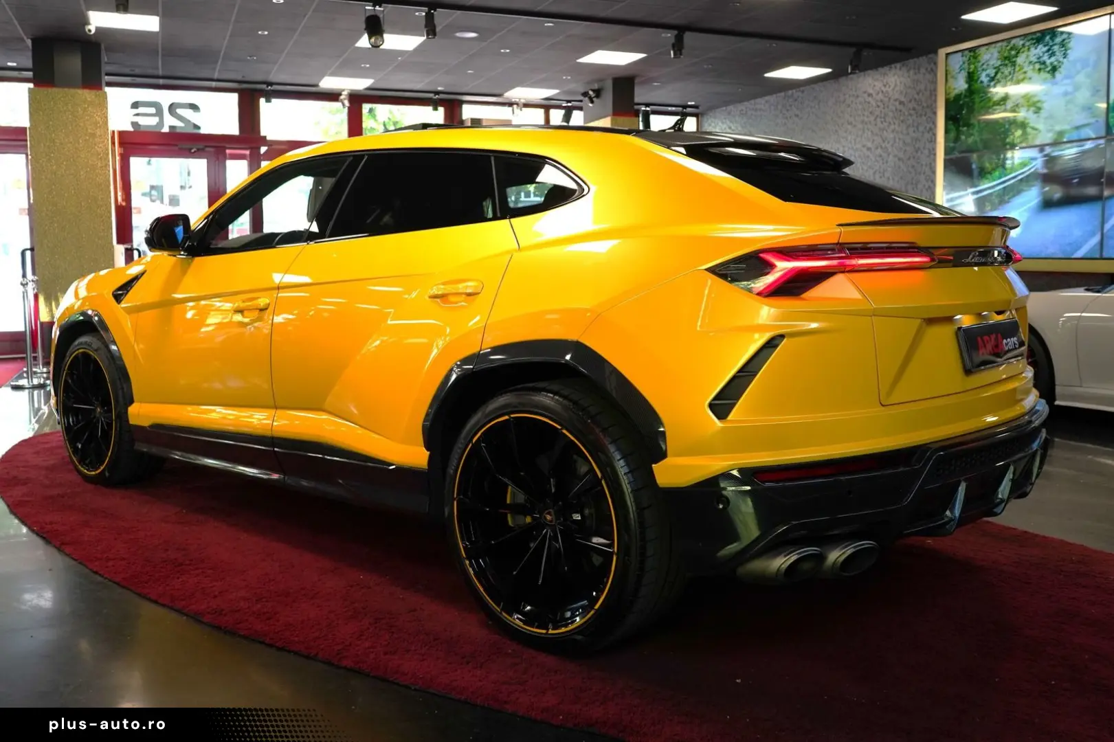 Urus P.CAPSULE AKRAPOVIC CARBON PANO HUD 360
