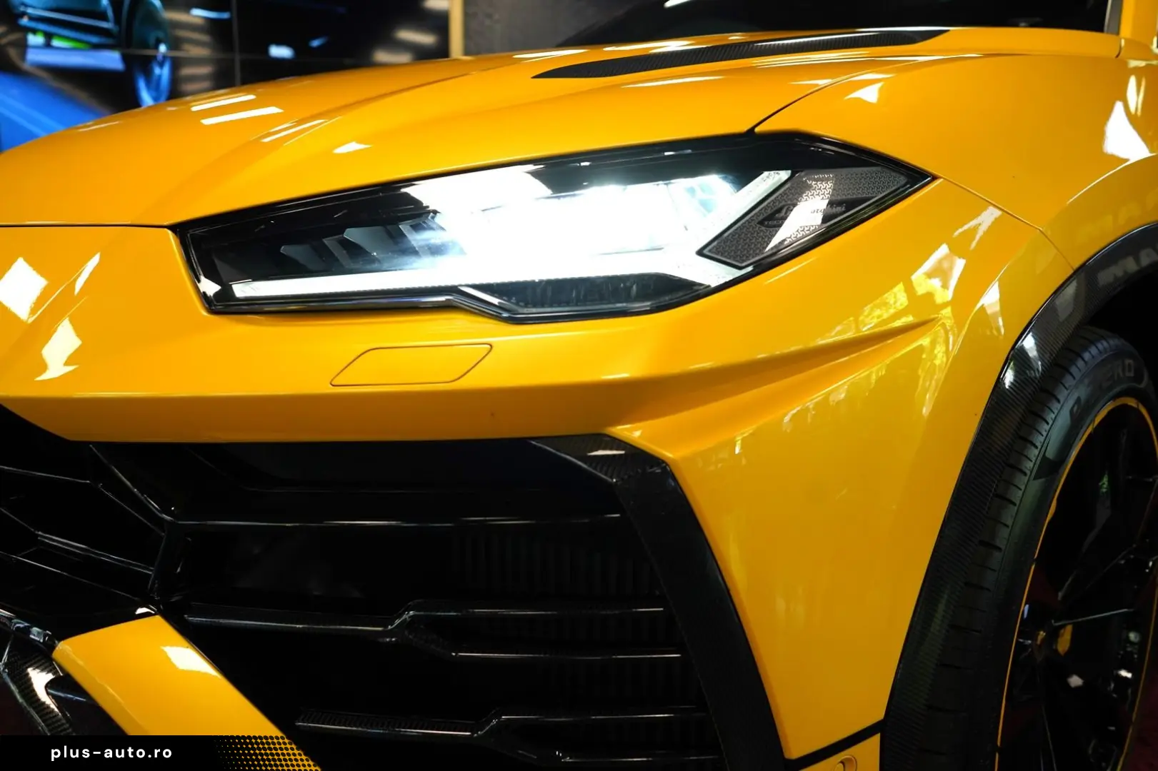 Urus P.CAPSULE AKRAPOVIC CARBON PANO HUD 360