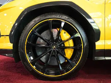 Urus P.CAPSULE AKRAPOVIC CARBON PANO HUD 360