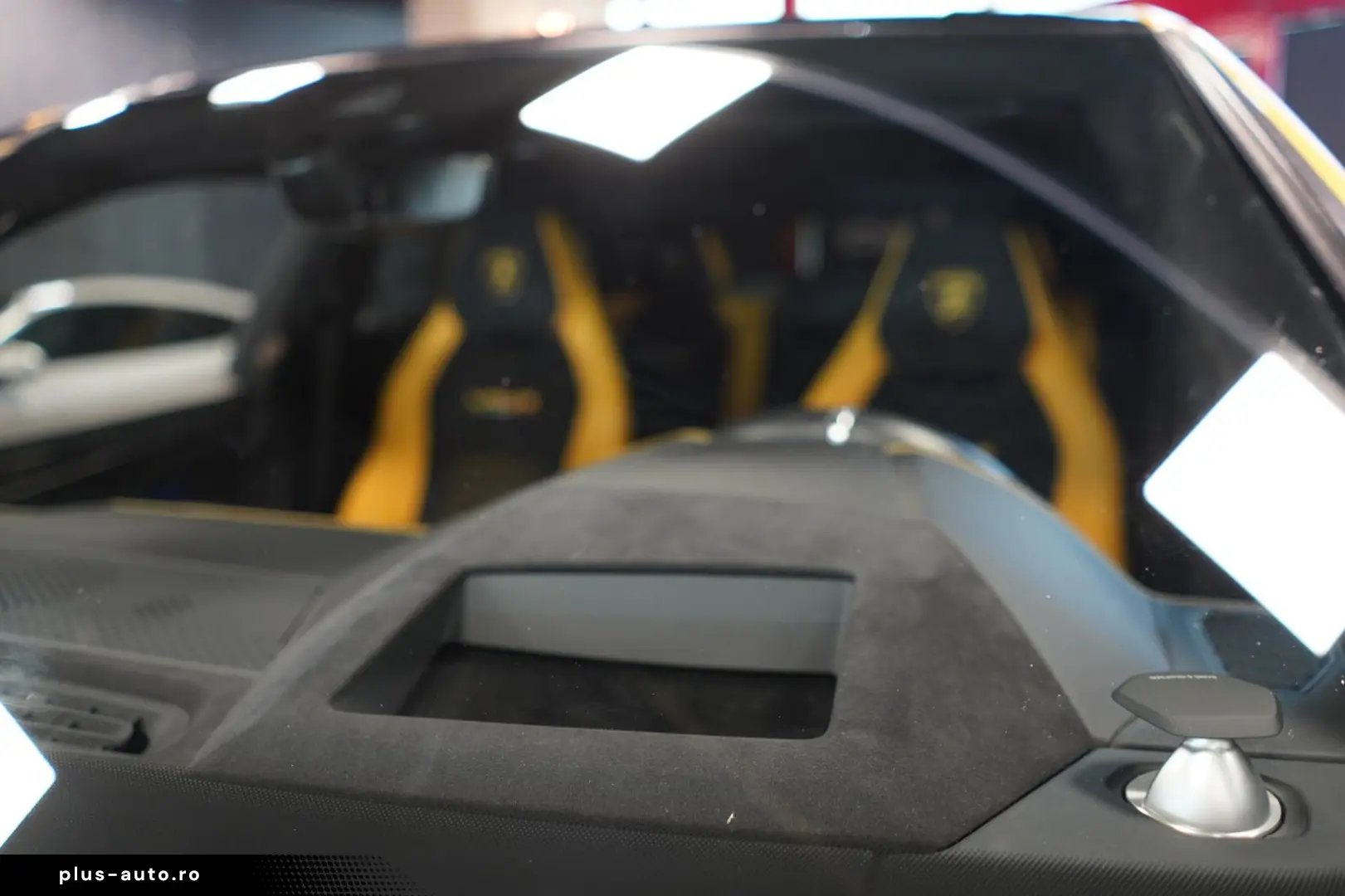 Urus P.CAPSULE AKRAPOVIC CARBON PANO HUD 360