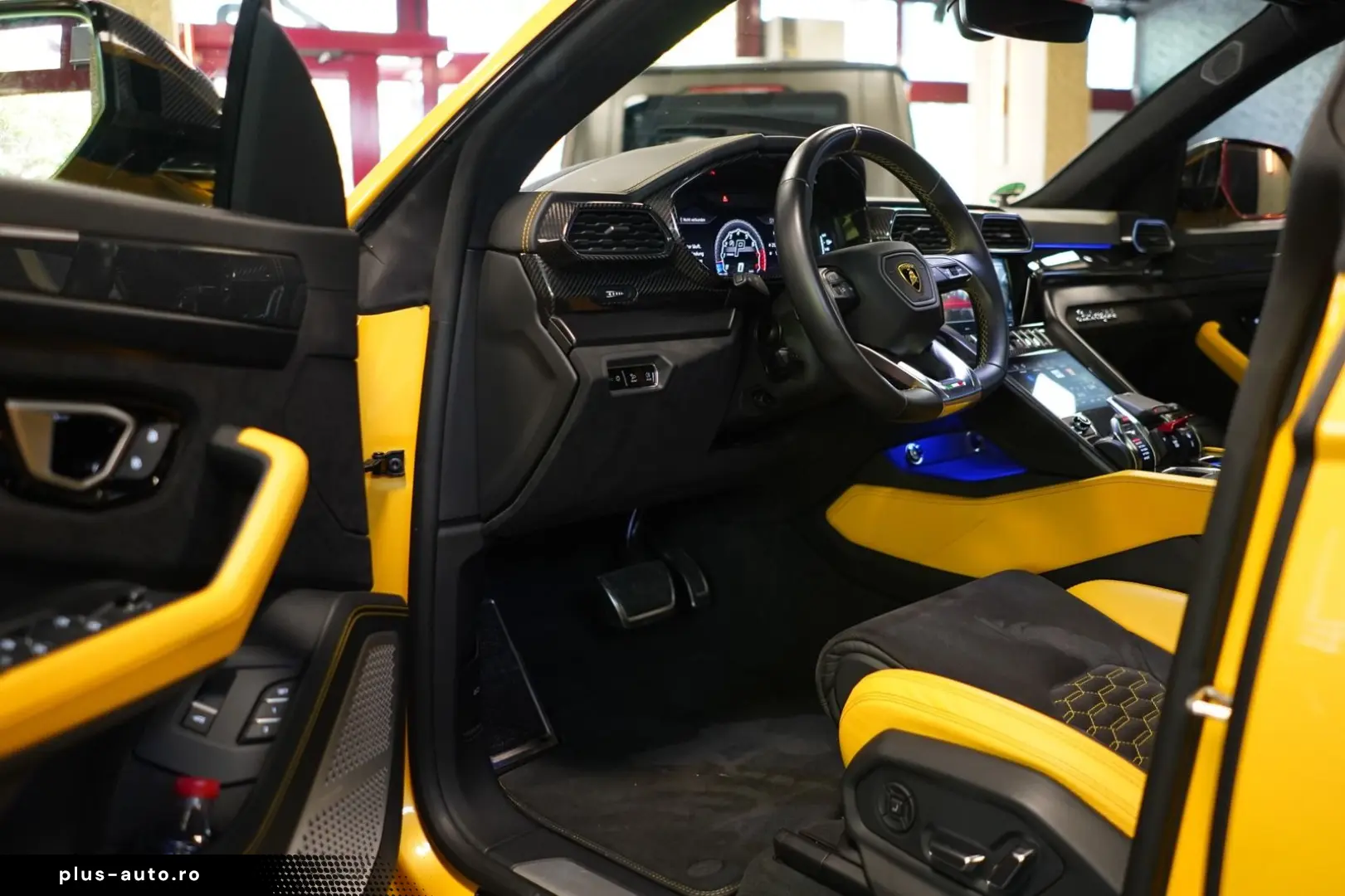 Urus P.CAPSULE AKRAPOVIC CARBON PANO HUD 360