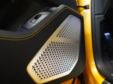 Urus P.CAPSULE AKRAPOVIC CARBON PANO HUD 360