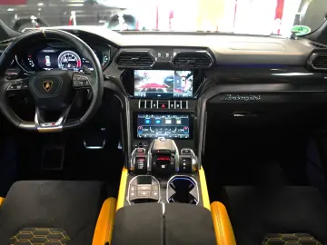 Urus P.CAPSULE AKRAPOVIC CARBON PANO HUD 360