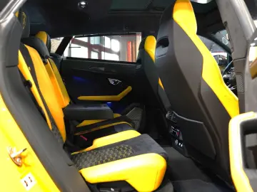 Urus P.CAPSULE AKRAPOVIC CARBON PANO HUD 360