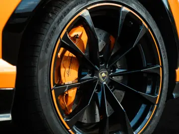 Urus Pearl Capsule   AdPersonam   Panoramic Roof