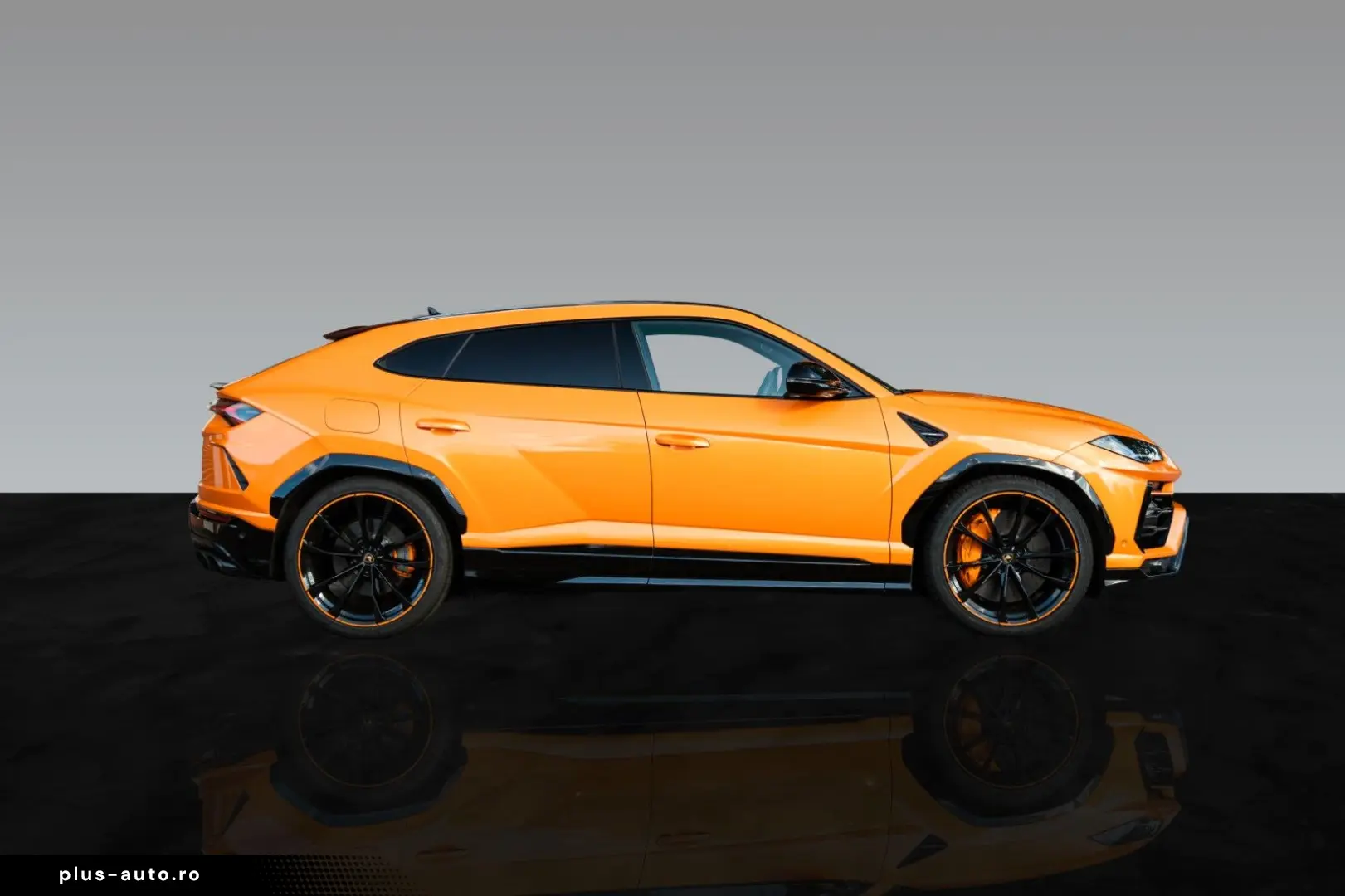 Urus Pearl Capsule   AdPersonam   Panoramic Roof