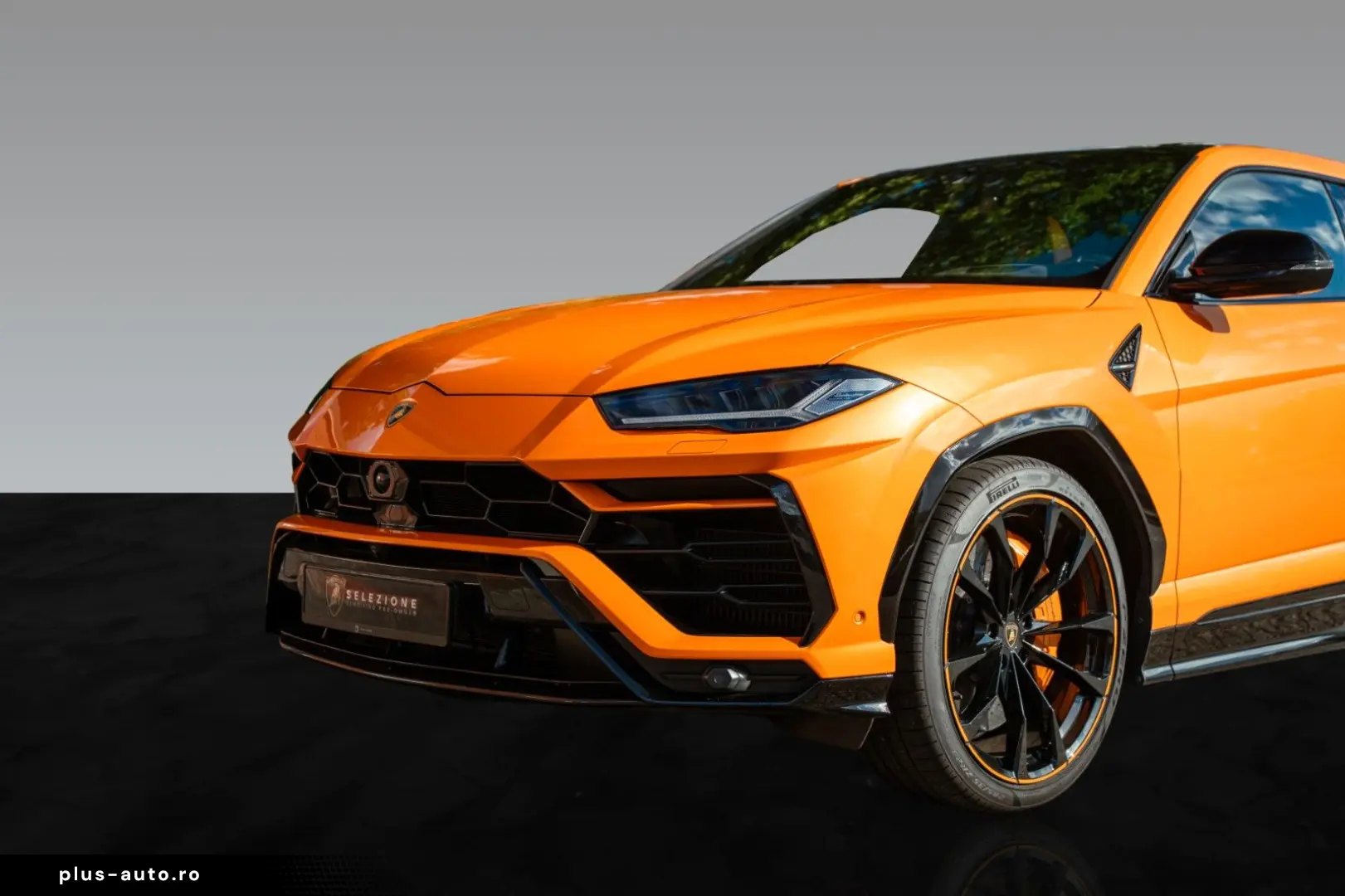 Urus Pearl Capsule   AdPersonam   Panoramic Roof