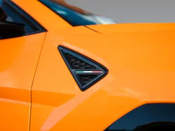 Urus Pearl Capsule   AdPersonam   Panoramic Roof