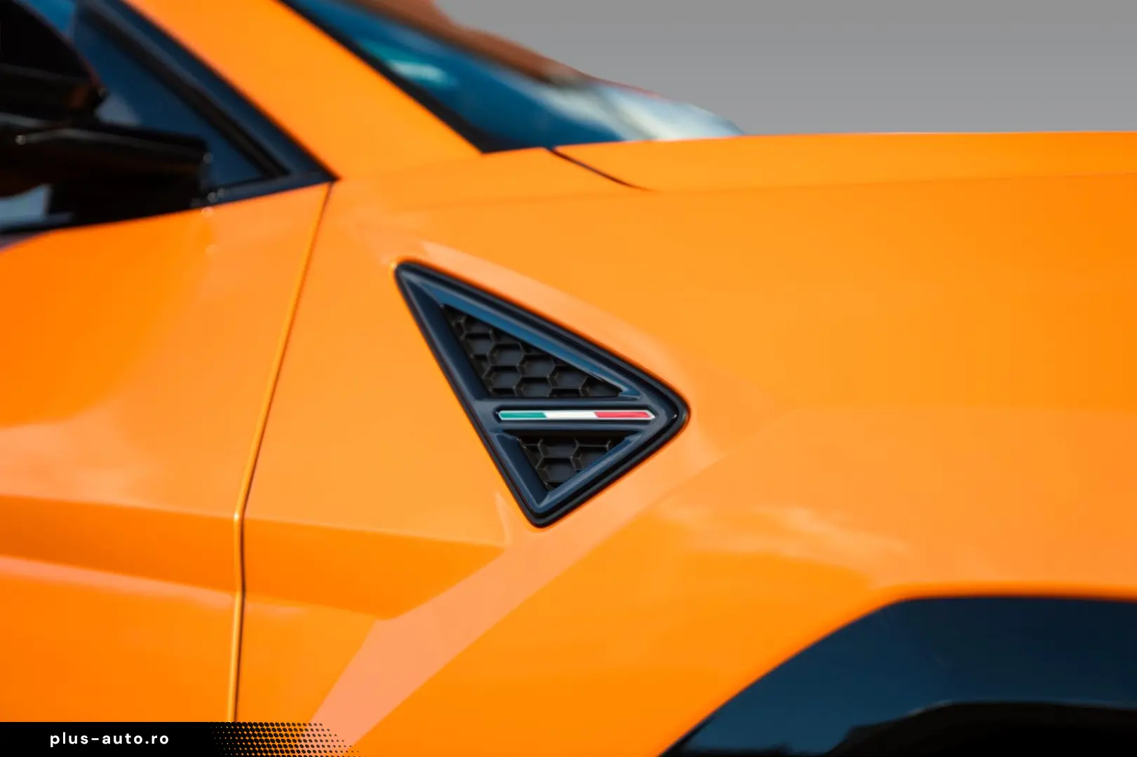 Urus Pearl Capsule   AdPersonam   Panoramic Roof