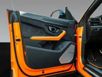 Urus Pearl Capsule   AdPersonam   Panoramic Roof