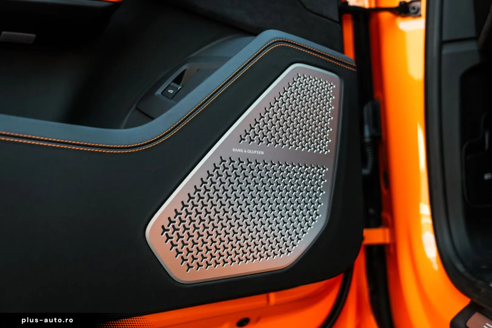 Urus Pearl Capsule   AdPersonam   Panoramic Roof