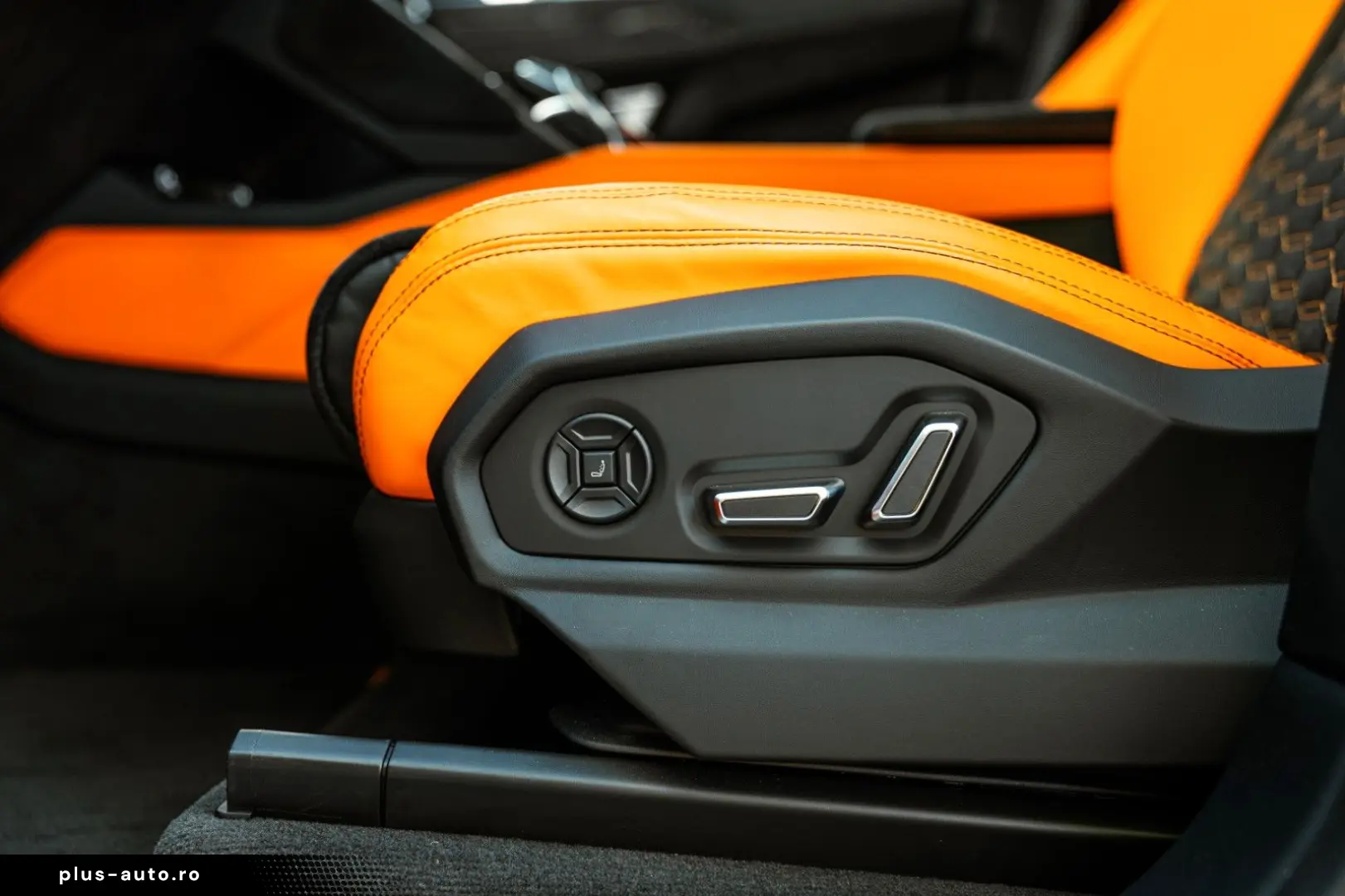 Urus Pearl Capsule   AdPersonam   Panoramic Roof