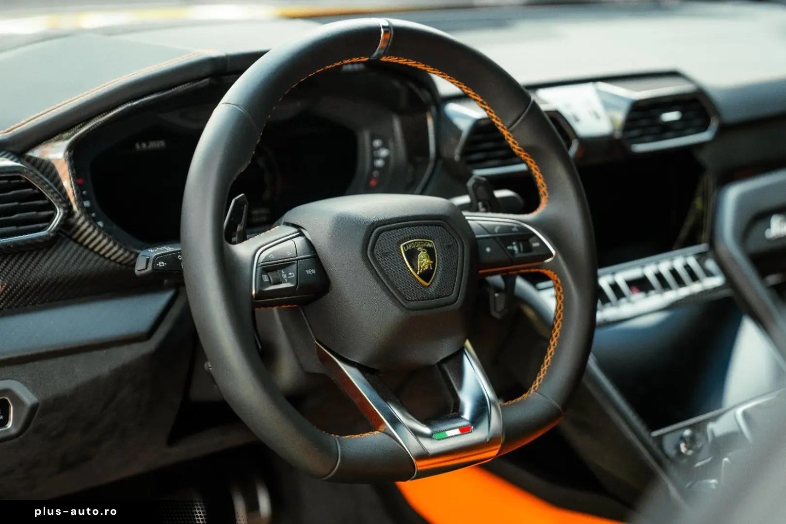 Urus Pearl Capsule   AdPersonam   Panoramic Roof