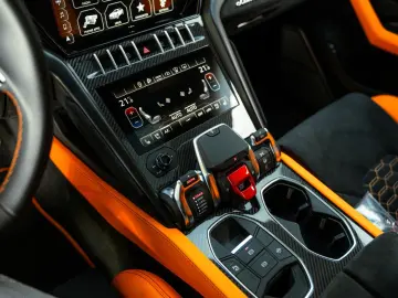 Urus Pearl Capsule   AdPersonam   Panoramic Roof