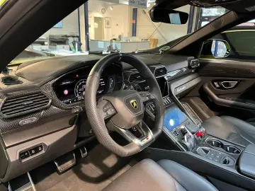 Urus 4.0 V8 Autom.S PANO CARBON MASSAGE S.CLOSE