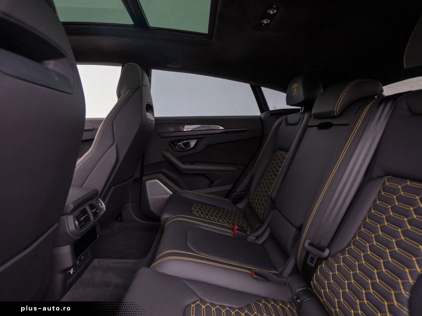 Urus 23  B&O PANO MASSAGE PARK ASSIST CARBON AMB