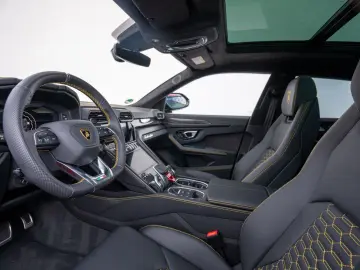 Urus 23  B&O PANO MASSAGE PARK ASSIST CARBON AMB