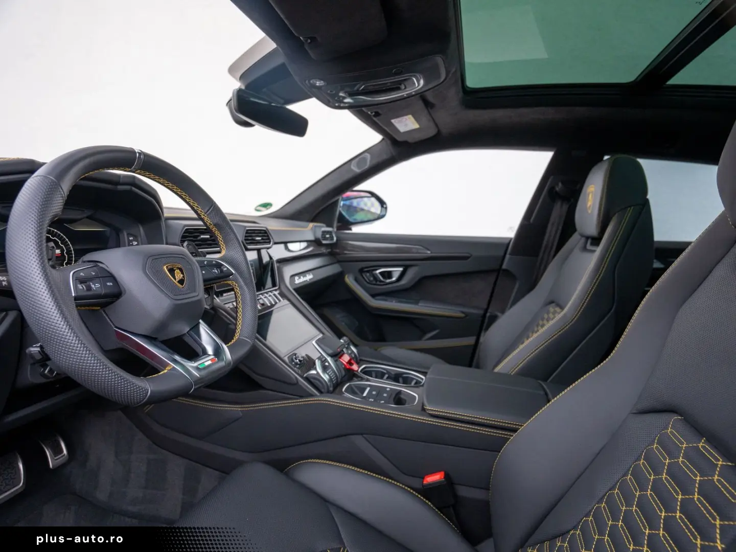 Urus 23  B&O PANO MASSAGE PARK ASSIST CARBON AMB