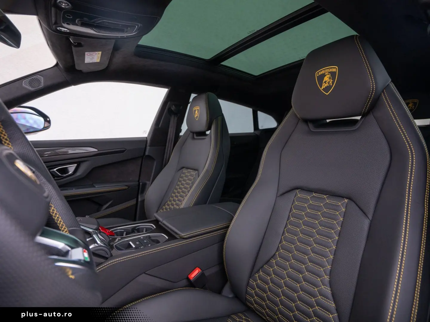 Urus 23  B&O PANO MASSAGE PARK ASSIST CARBON AMB