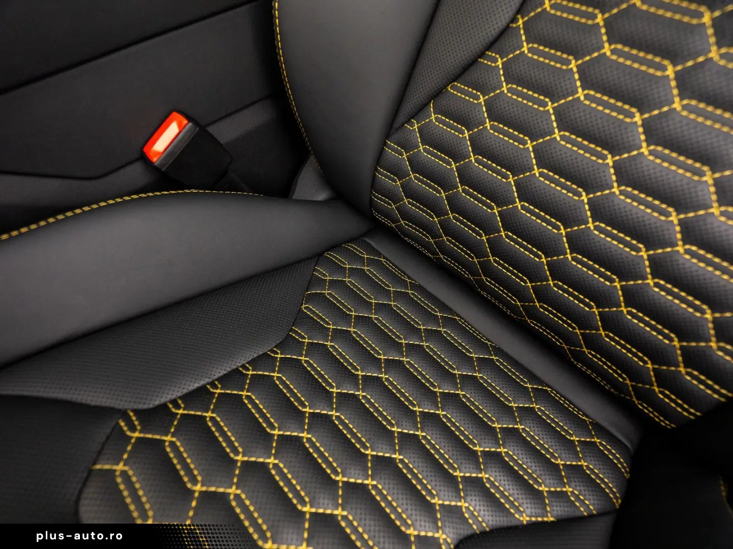 Urus 23  B&O PANO MASSAGE PARK ASSIST CARBON AMB