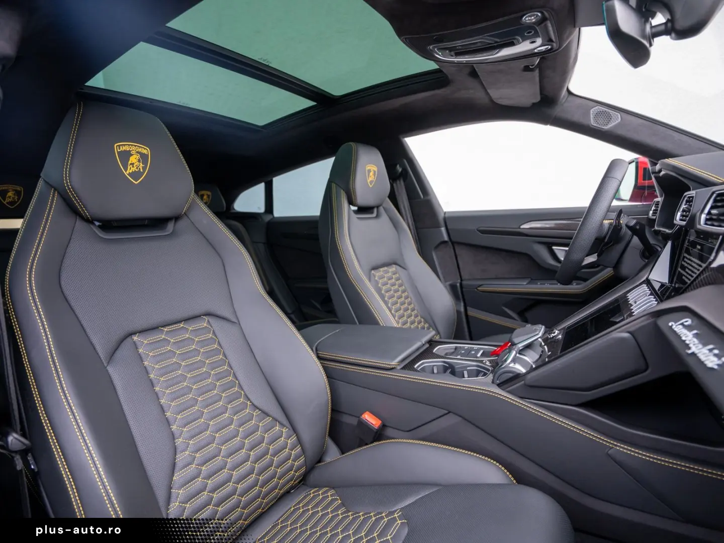 Urus 23  B&O PANO MASSAGE PARK ASSIST CARBON AMB