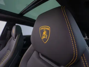 Urus 23  B&O PANO MASSAGE PARK ASSIST CARBON AMB