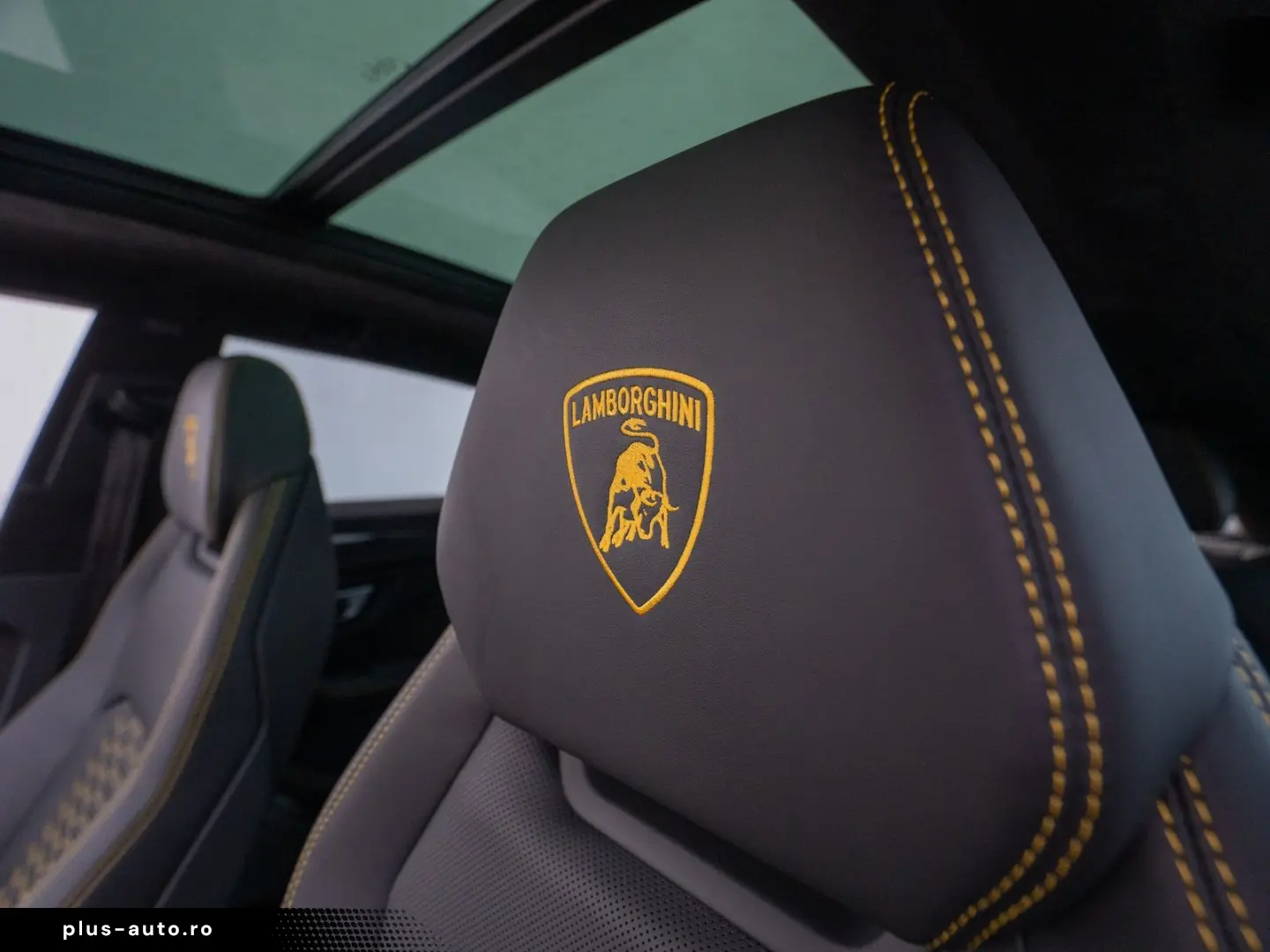 Urus 23  B&O PANO MASSAGE PARK ASSIST CARBON AMB