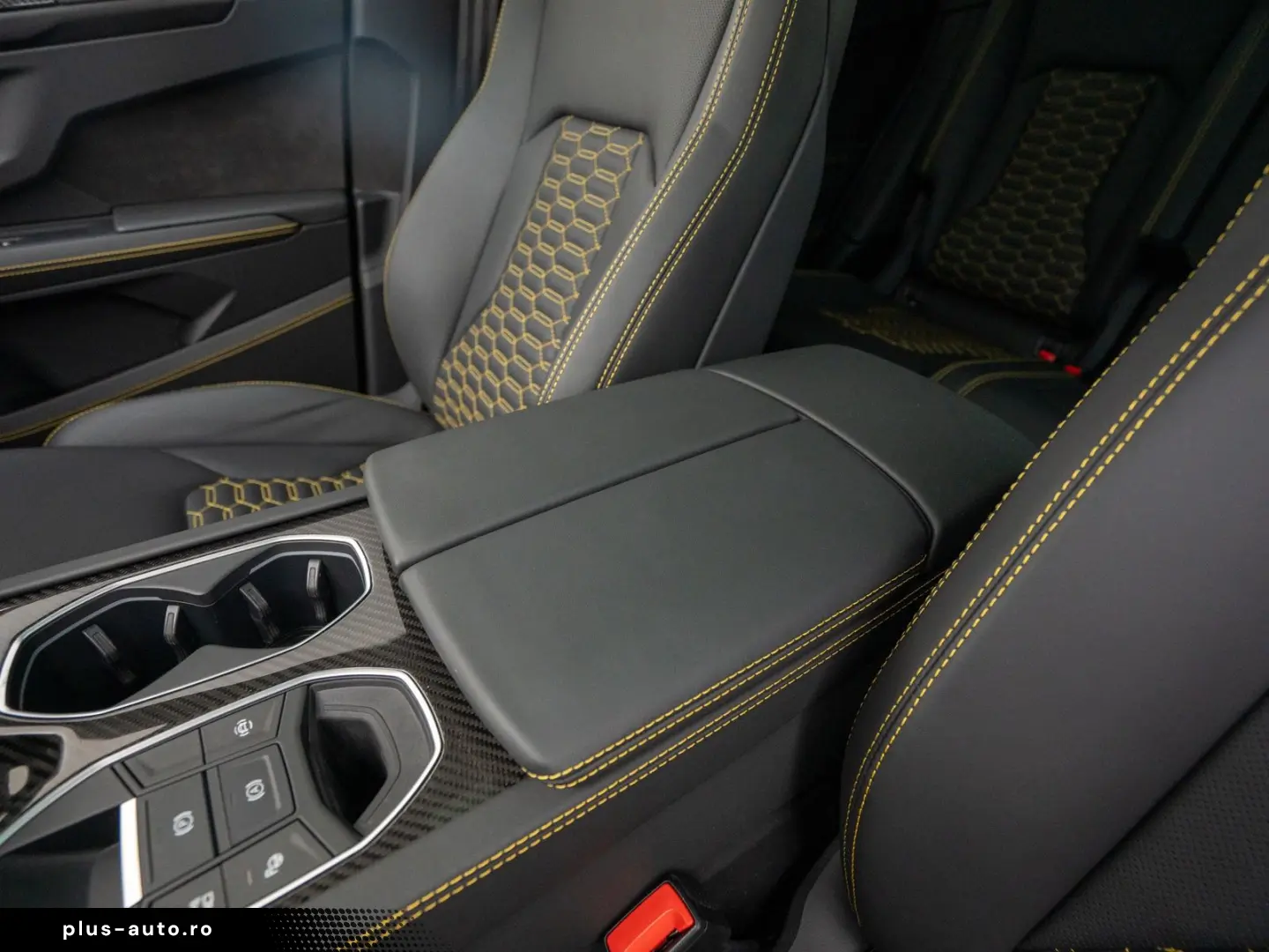 Urus 23  B&O PANO MASSAGE PARK ASSIST CARBON AMB