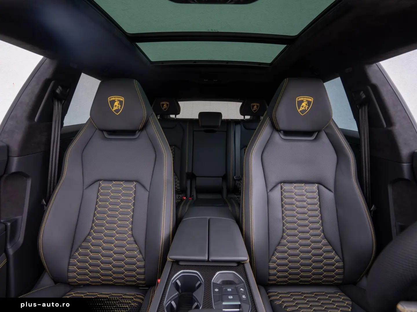 Urus 23  B&O PANO MASSAGE PARK ASSIST CARBON AMB