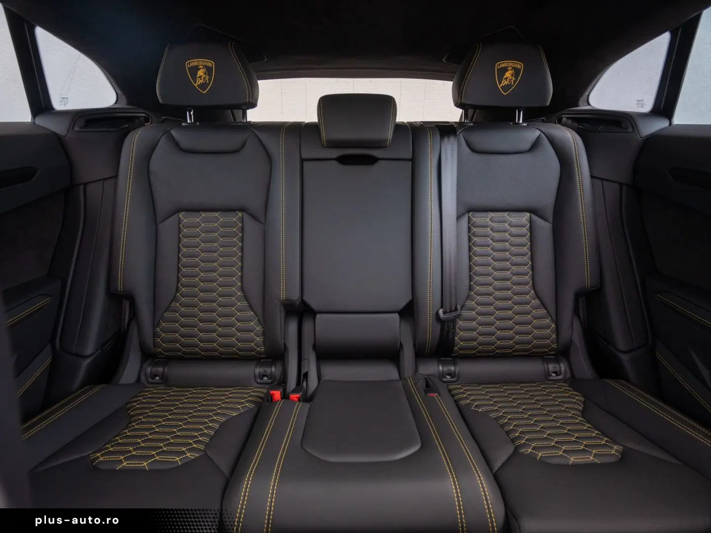 Urus 23  B&O PANO MASSAGE PARK ASSIST CARBON AMB