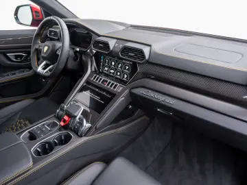 Urus 23  B&O PANO MASSAGE PARK ASSIST CARBON AMB