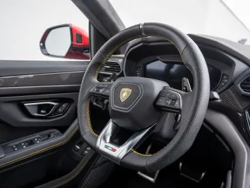 Urus 23  B&O PANO MASSAGE PARK ASSIST CARBON AMB