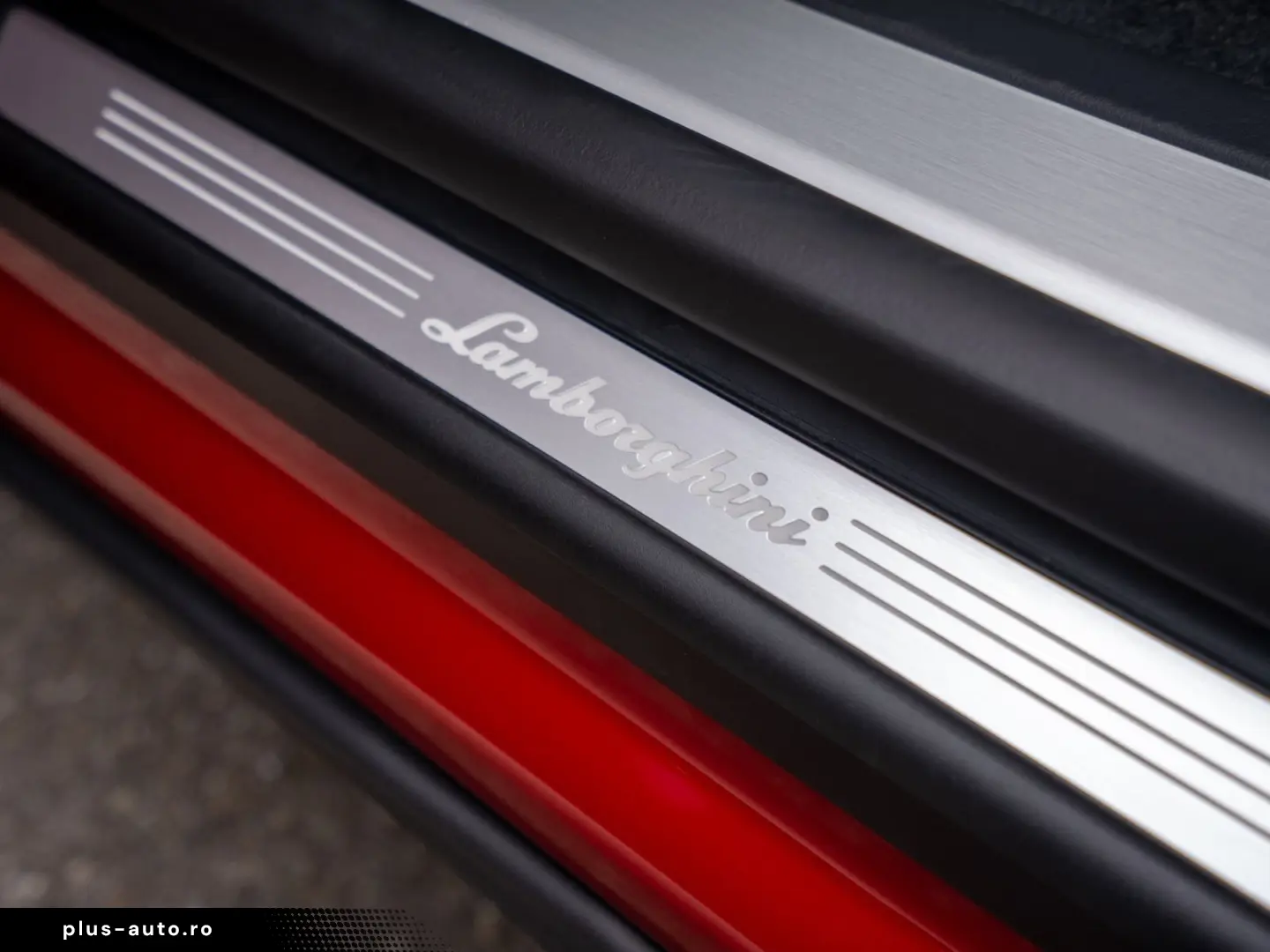 Urus 23  B&O PANO MASSAGE PARK ASSIST CARBON AMB