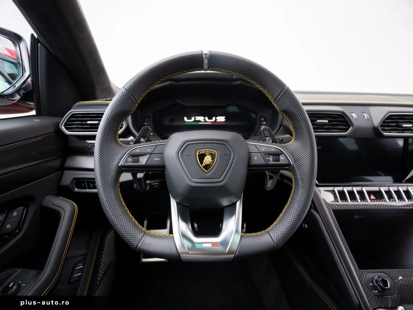 Urus 23  B&O PANO MASSAGE PARK ASSIST CARBON AMB