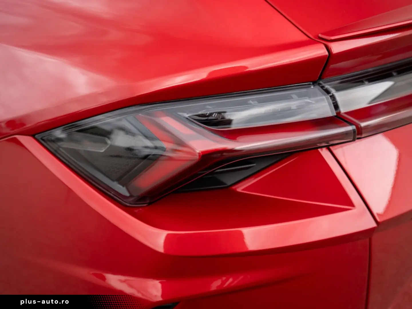 Urus 23  B&O PANO MASSAGE PARK ASSIST CARBON AMB