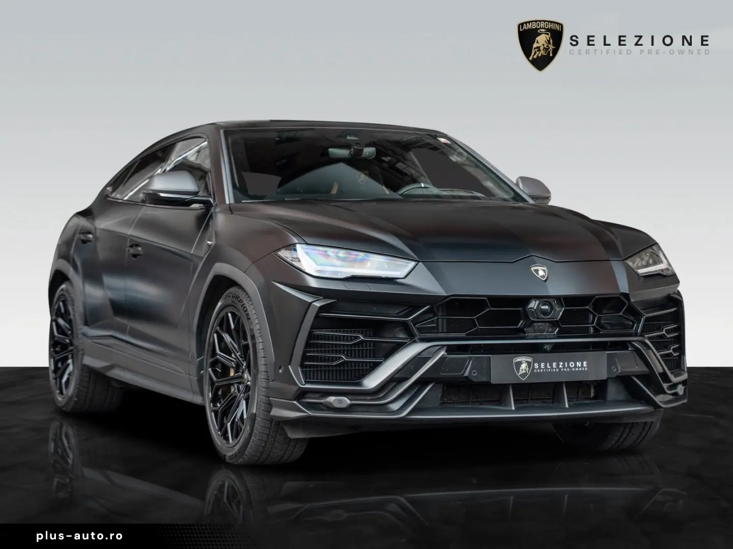 Urus Graphite Capsule   Matt Paint   Carbon Pack