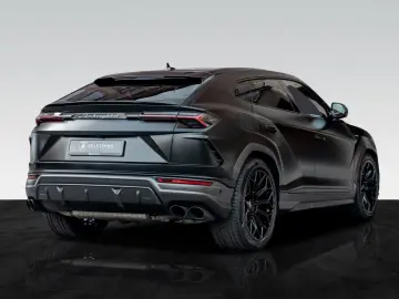 Urus Graphite Capsule   Matt Paint   Carbon Pack
