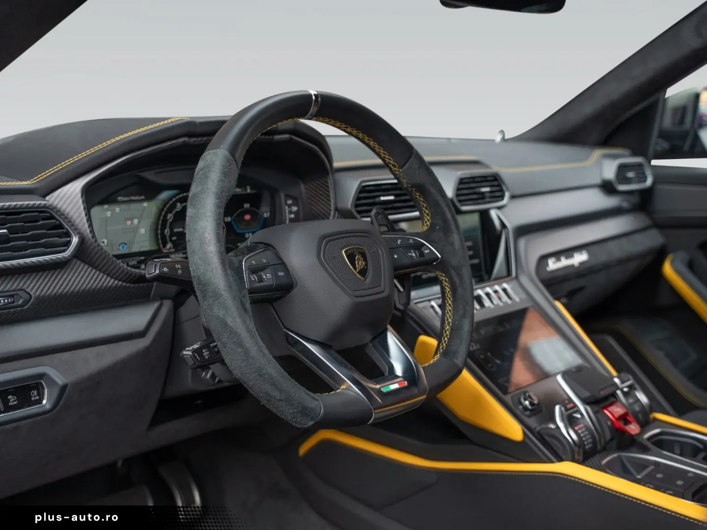 Urus Graphite Capsule   Matt Paint   Carbon Pack