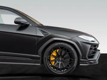 Urus Graphite Capsule   Matt Paint   Carbon Pack