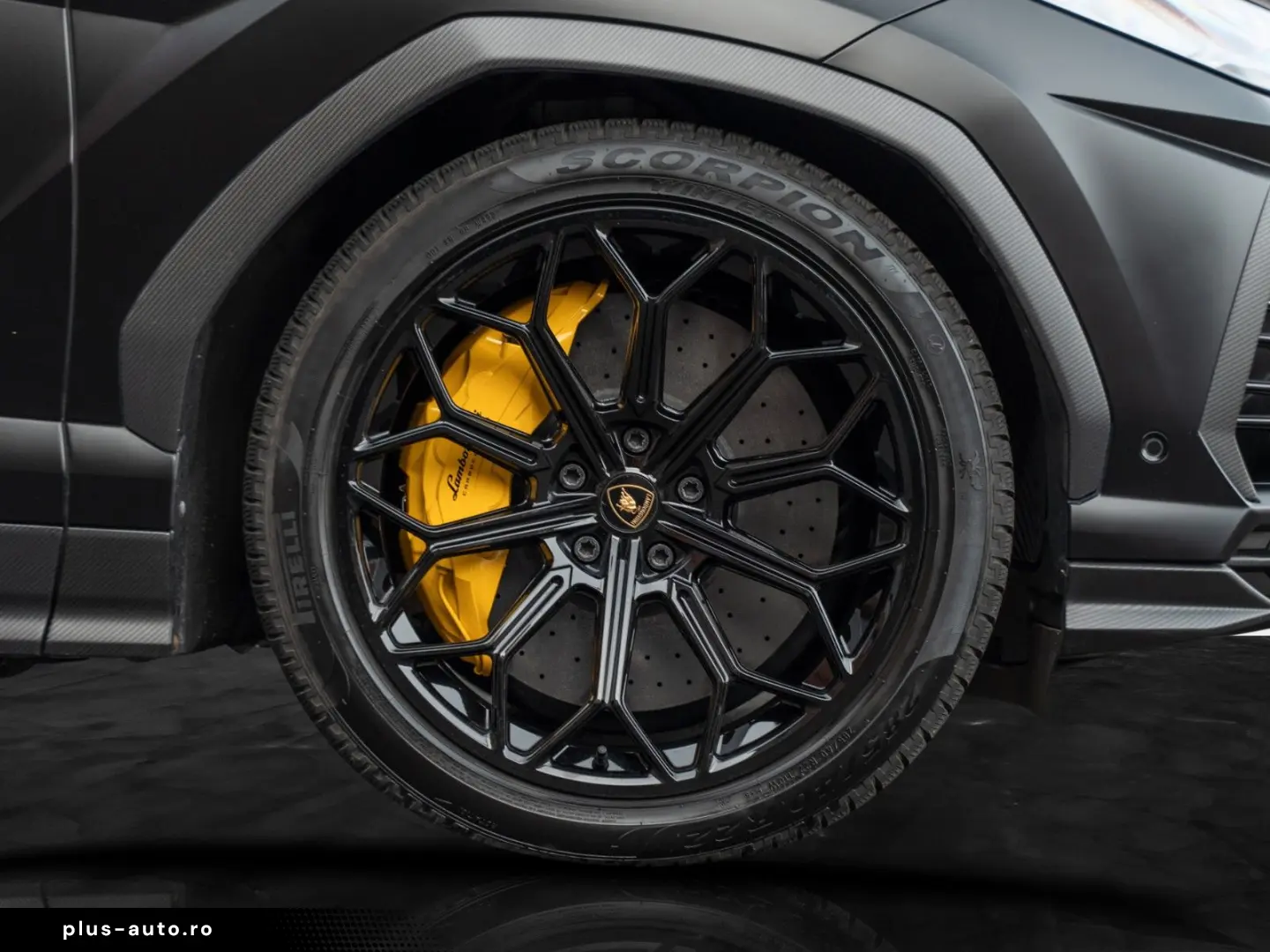 Urus Graphite Capsule   Matt Paint   Carbon Pack