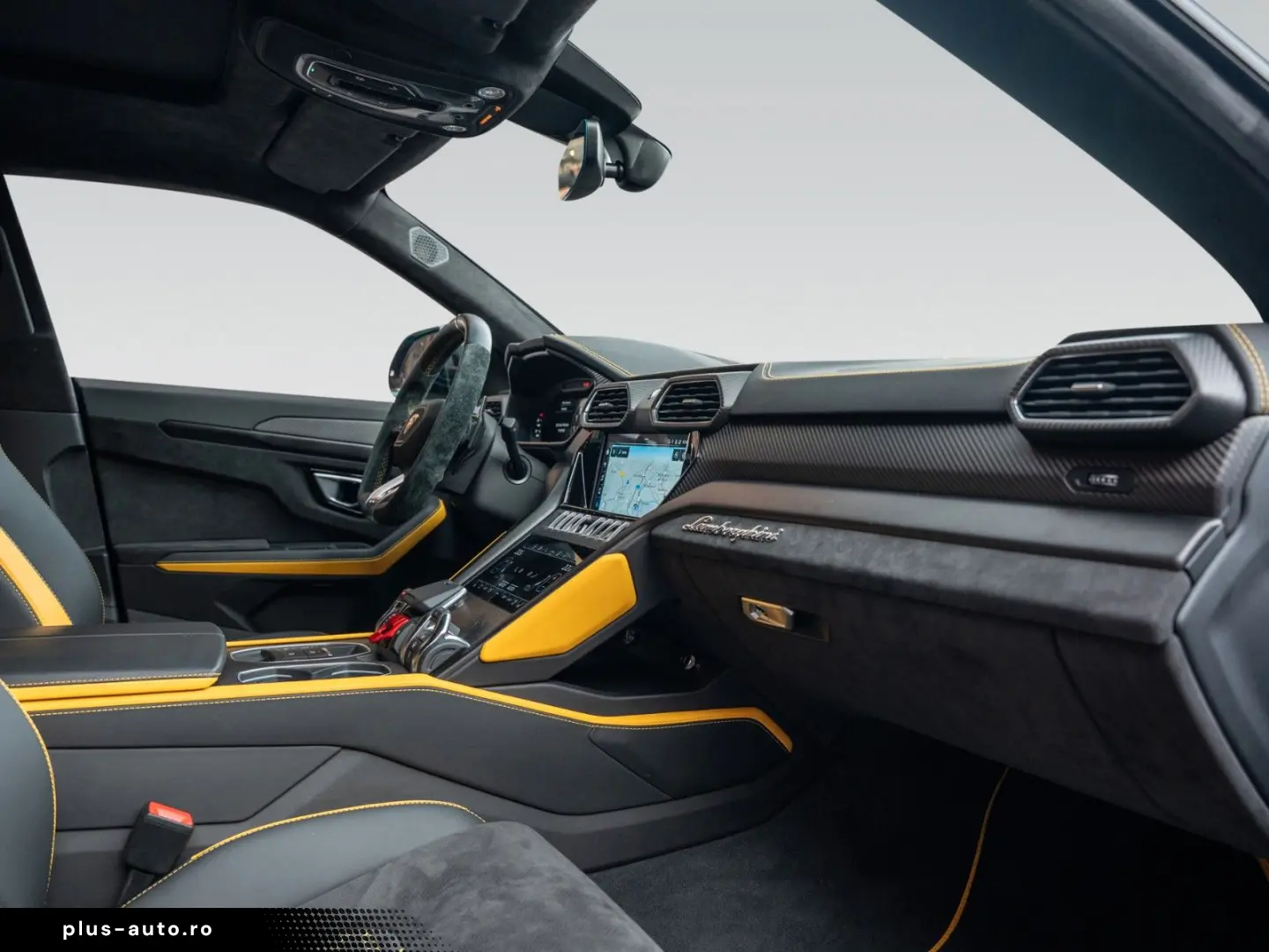 Urus Graphite Capsule   Matt Paint   Carbon Pack