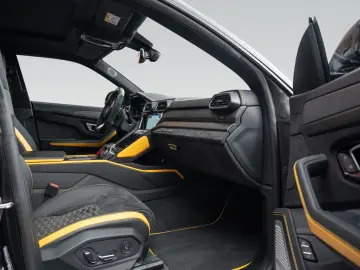 Urus Graphite Capsule   Matt Paint   Carbon Pack