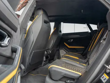 Urus Graphite Capsule   Matt Paint   Carbon Pack