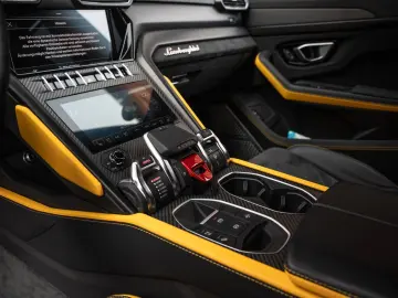 Urus Graphite Capsule   Matt Paint   Carbon Pack