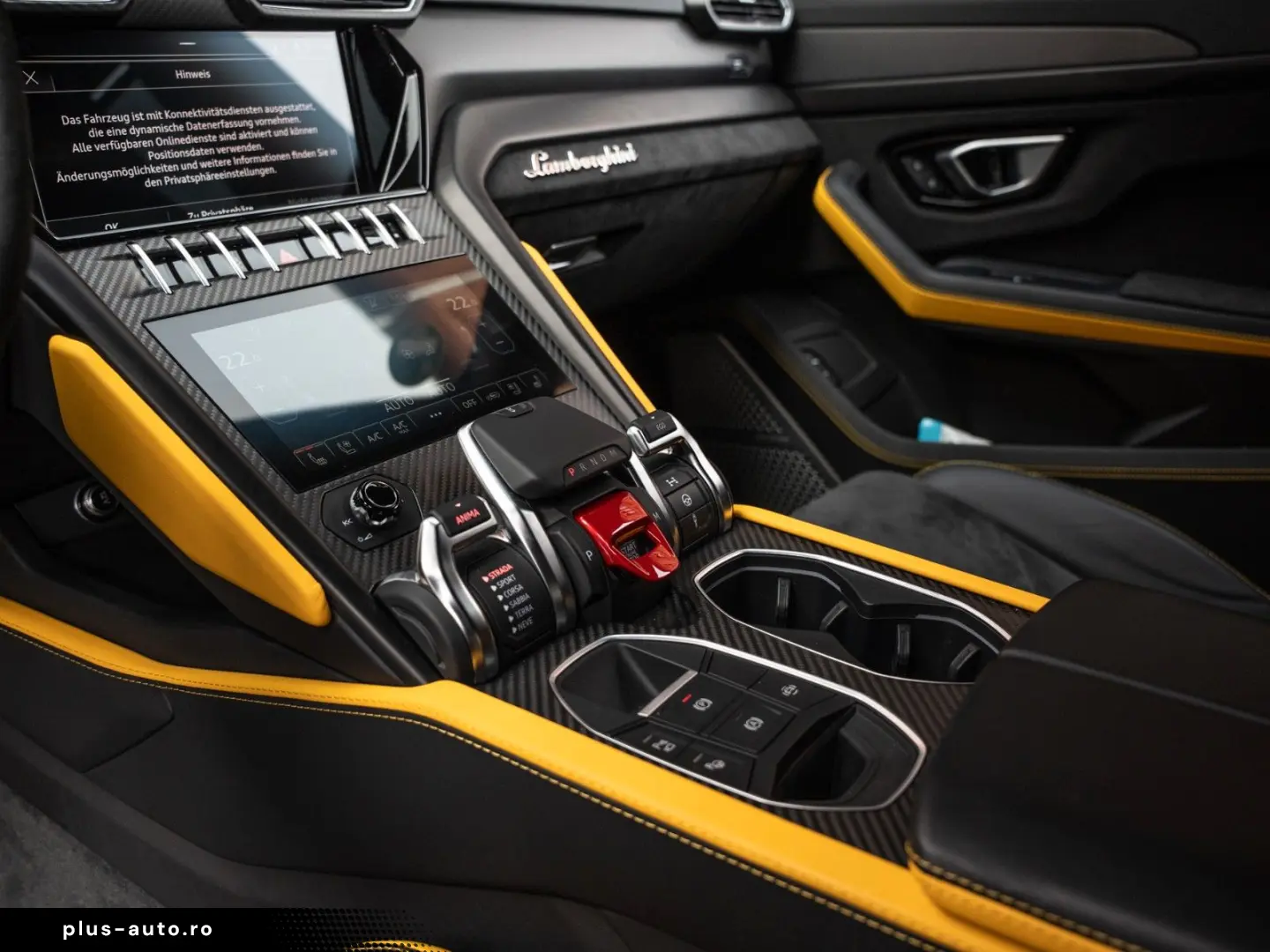 Urus Graphite Capsule   Matt Paint   Carbon Pack